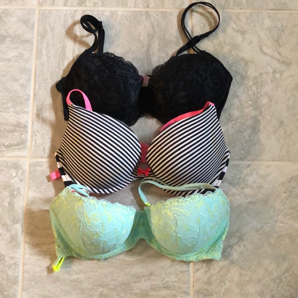 THREE VS BRAS